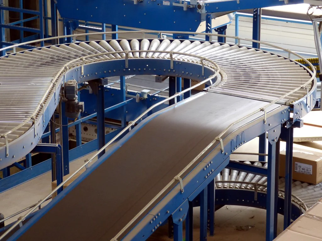 Sistem conveyor industri untuk pemindahan material di pabrik